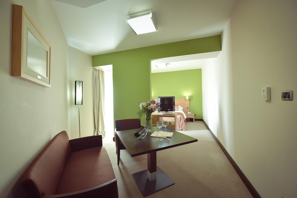City Hotel Podgorica Phòng bức ảnh