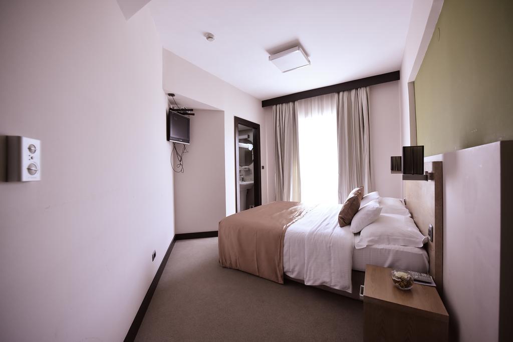 City Hotel Podgorica Phòng bức ảnh