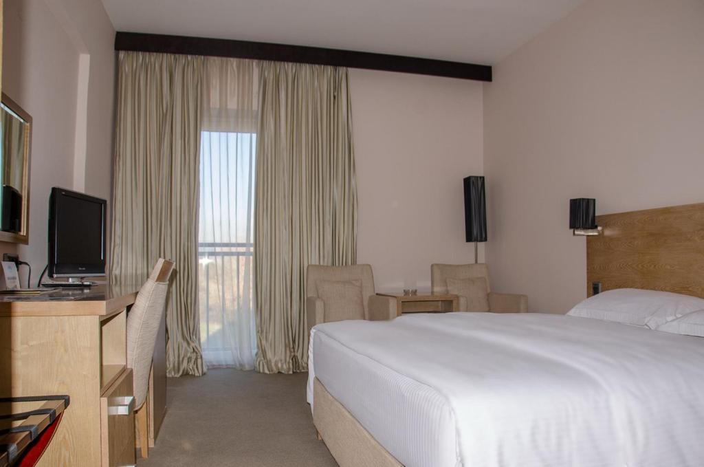 City Hotel Podgorica Phòng bức ảnh