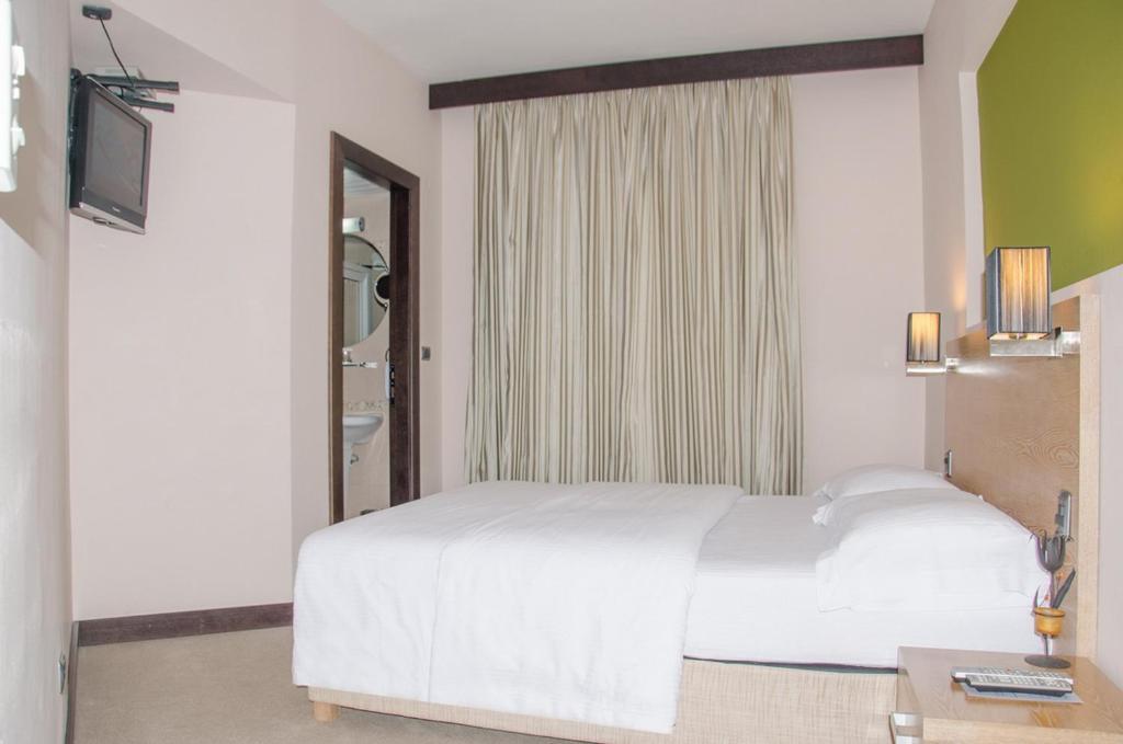City Hotel Podgorica Phòng bức ảnh
